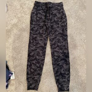 Lululemon ready to rulu joggers